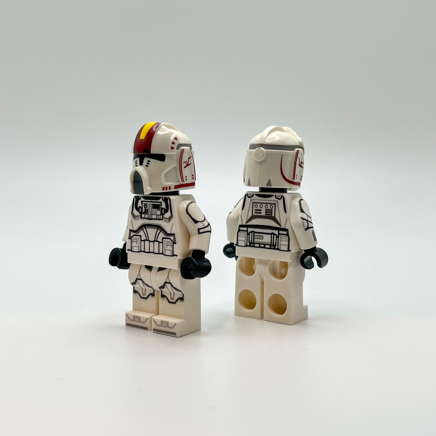 Front and back view of LEGO® Star Wars Clone Pilot Oddball