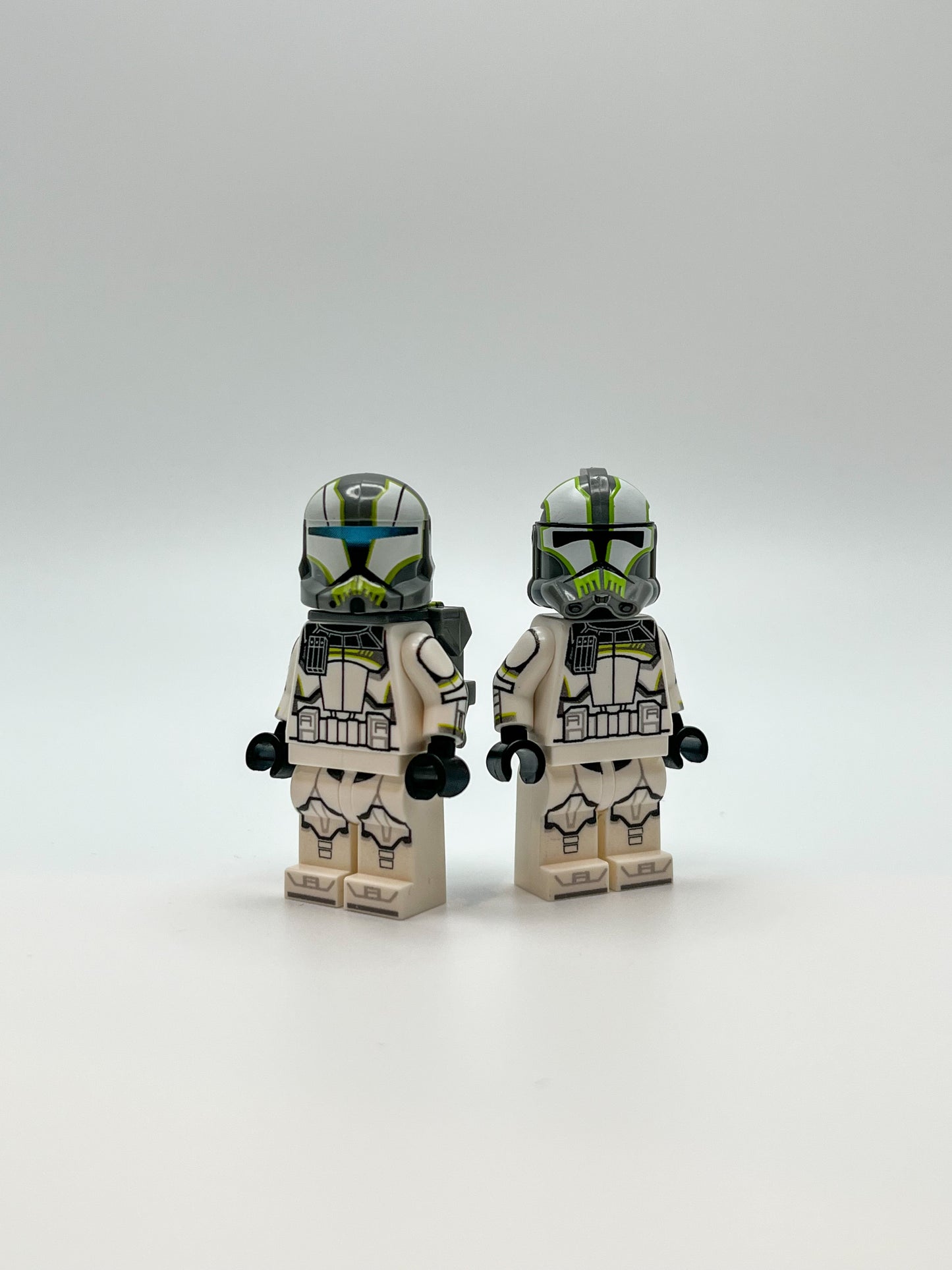 Custom Printed Lambent Company minifigs from Star Wars Battlefront 2 featuring a Lambent Trooper and Lambent commando with Clone Army Customs printed grey backpack